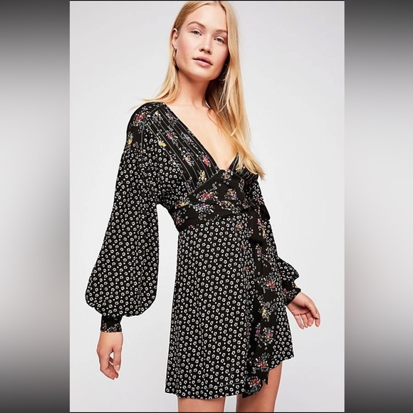 Free People Dresses & Skirts - Free People Wonderland Mini Dress Size L